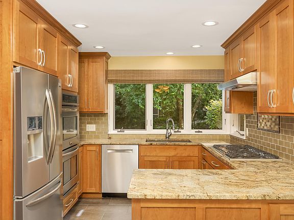 2nd image of 576 Montcalm Pl