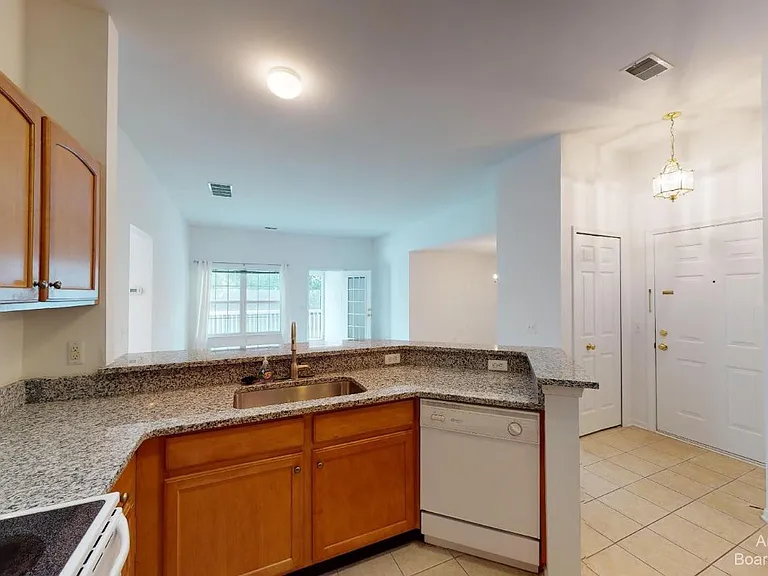 2802 S Knightsbridge Cir — Photo 3