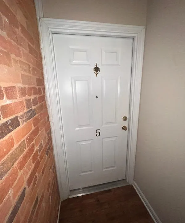 196 W Main St #5