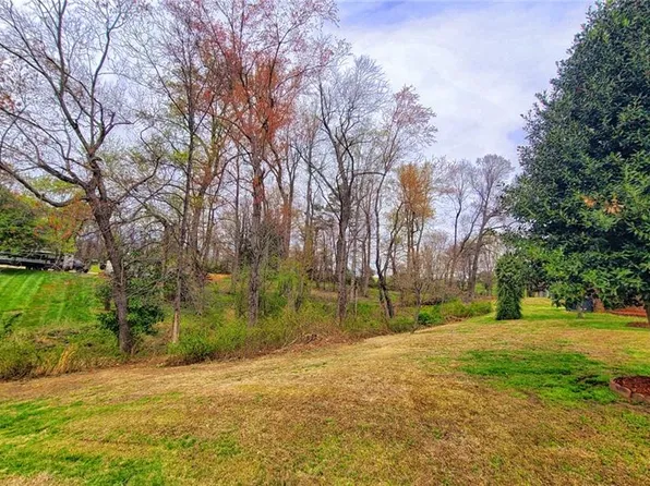 Rocklane Dr, Walkertown, NC 27051