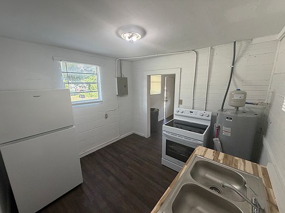 5th image of 202 Turner St