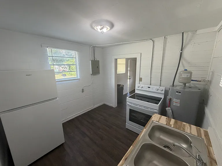 202 Turner St — Photo 5