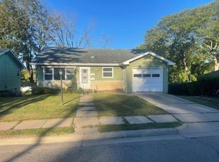 1885 Bunker Hill Rd, Dubuque, IA 52001