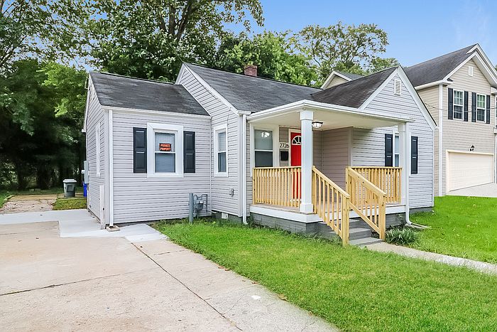1st image of 2726 Peronne Ave