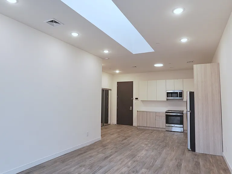 217 Main St #6 — Photo 5