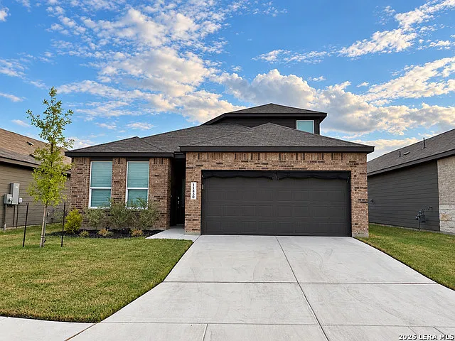 4 bed, 3.0 bath, 2368 sqft, $2,140 — Photo 1