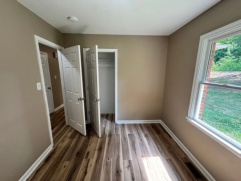 943 Grace St — Photo 18
