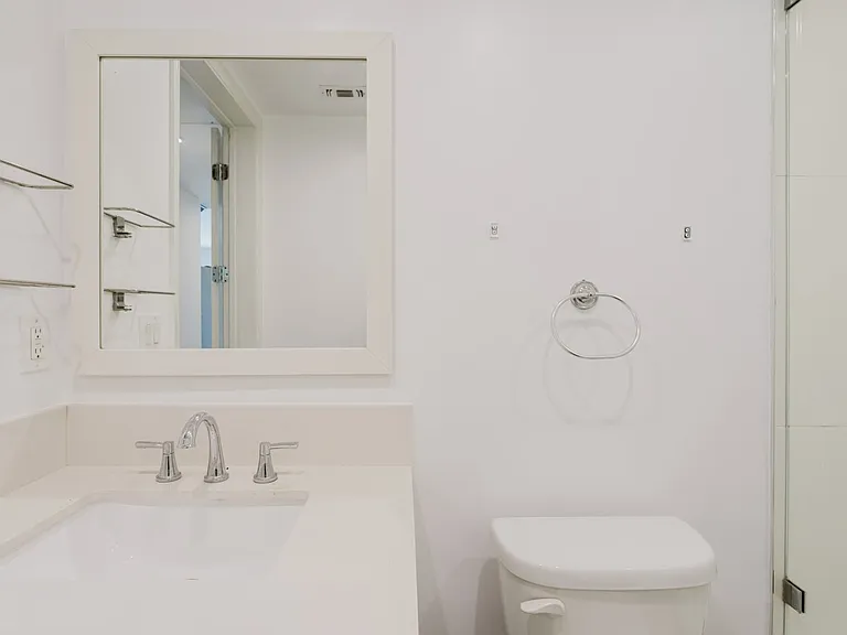 13551 Burbank Blvd #1 — Photo 24