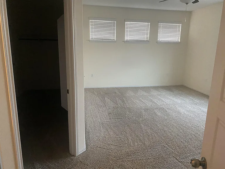 9504 Hunter Ln — Photo 13