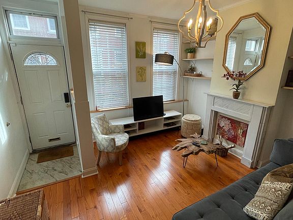 5th image of 872 N Judson St