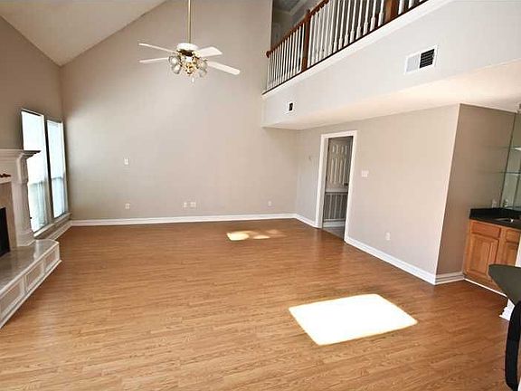 4th image of 100 Cherry Creek Dr