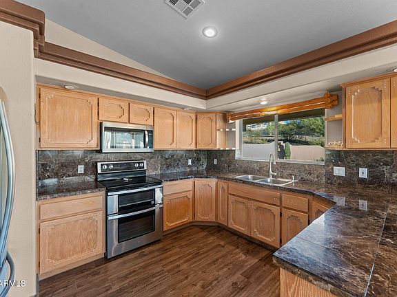3rd image of 32822 Homestead Drive
