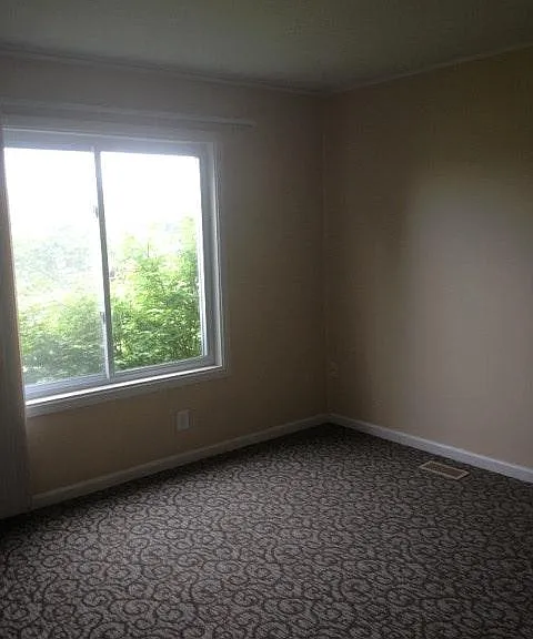 968 Village Dr — Photo 7