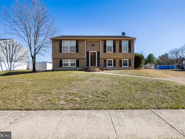 26 Decatur Ln, Sicklerville, NJ 08081