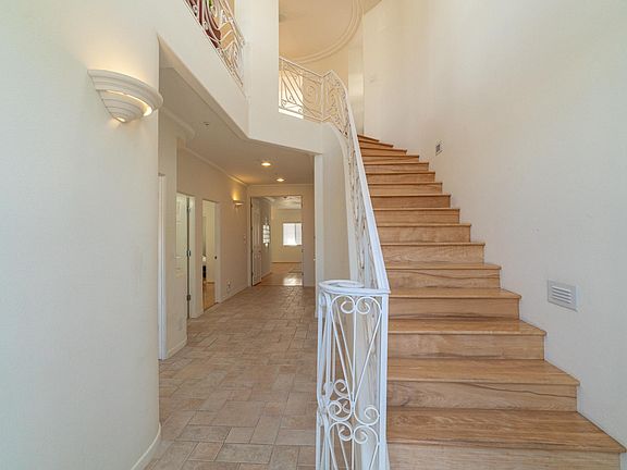 3rd image of 625 N Lucia Ave #A