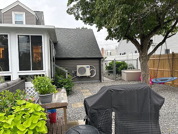 4th image of 11 Maryland Dr