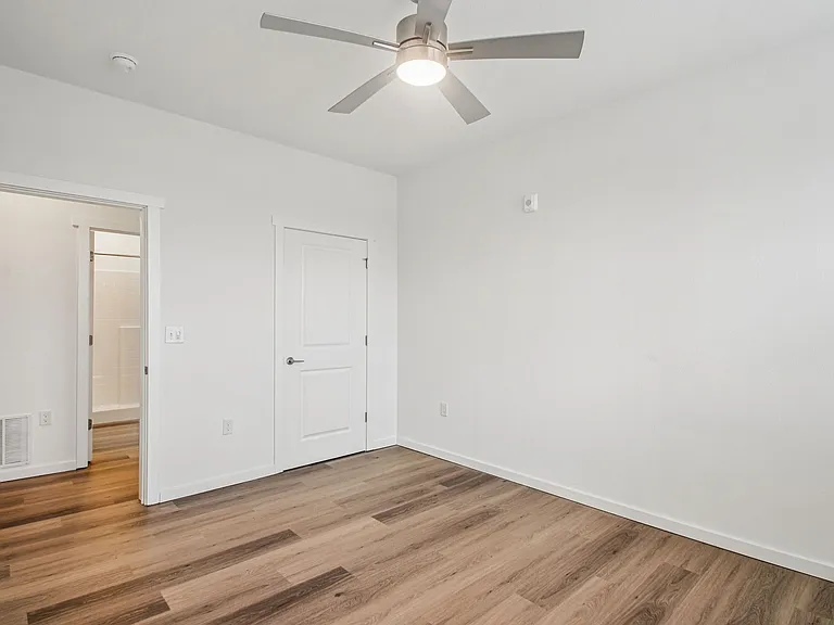 Portland Place Apartments — Photo 19