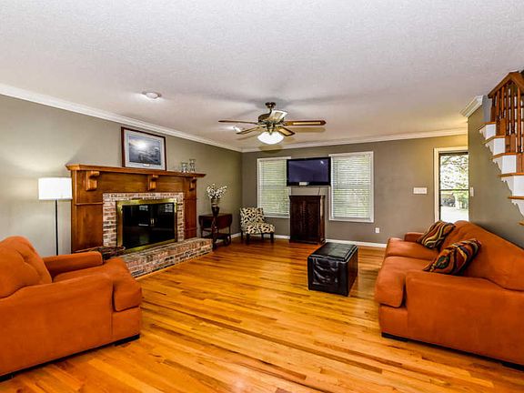 4th image of 1021 Windridge Dr
