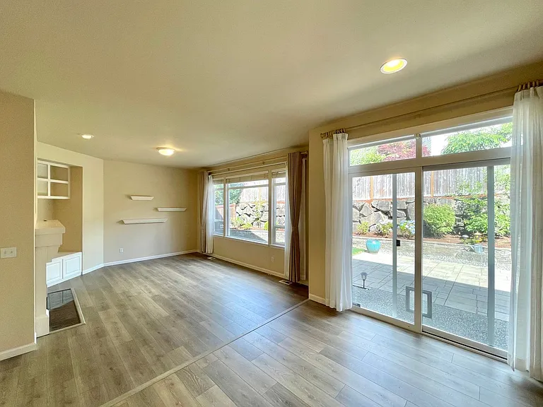 1921 NE 34th Pl — Photo 10