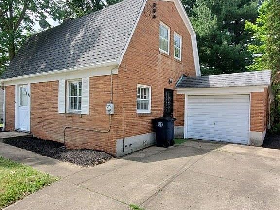 2nd image of 320 N Hawkins Ave