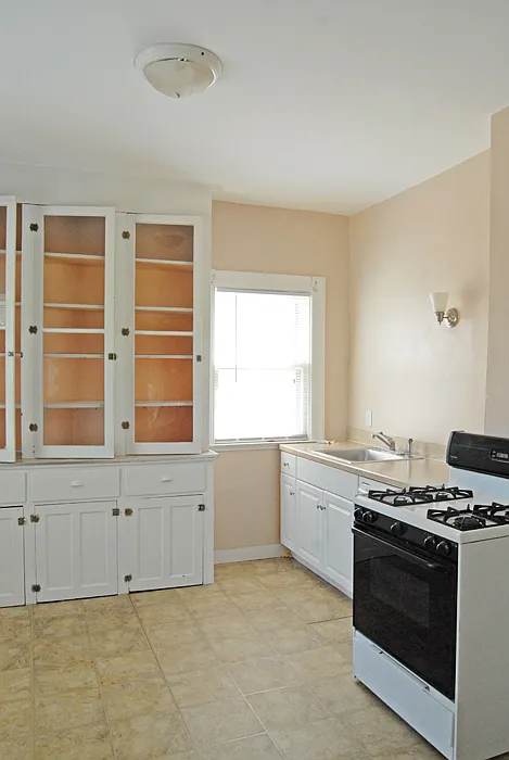 132 Blaine - Upper — Photo 2