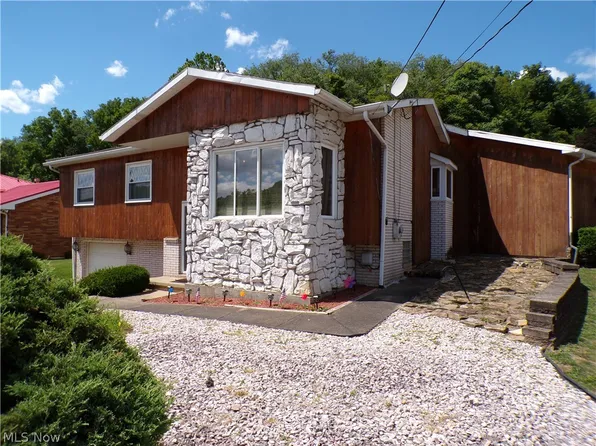 121 Payton Dr, Weirton, WV 26062