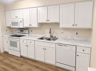 860 Stockbridge Dr, Hockessin, DE 19707