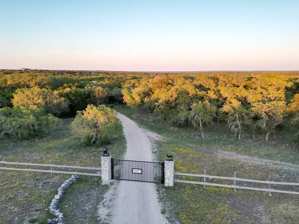 215 70l Rd NW, Junction, TX 76849