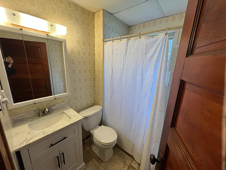 214 W 8th St — Photo 15