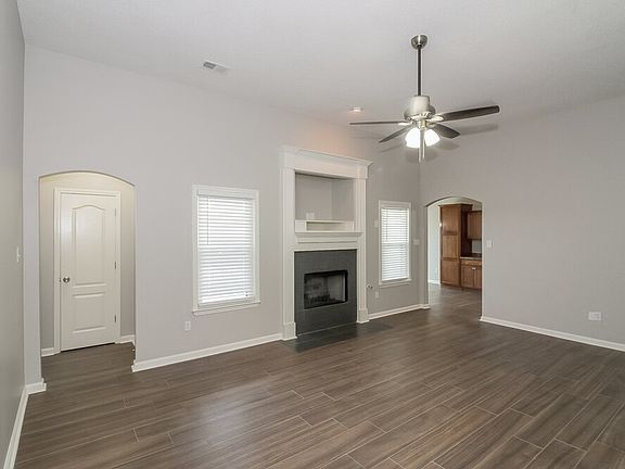 4th image of 70 Penny Ln