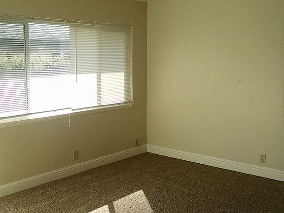 3rd image of 501 Michigan Blvd APT 33