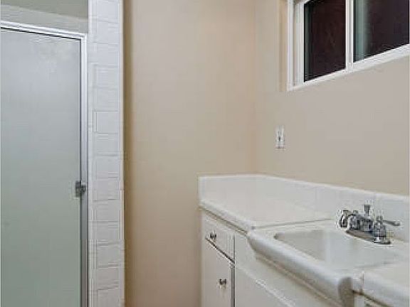 5th image of 4932 Aurora Dr