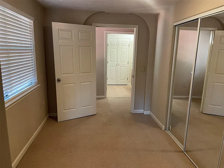 302 Somerset Rd — Photo 12