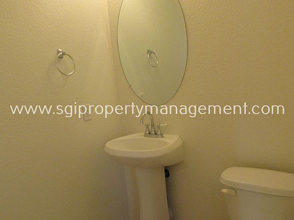 5th image of 464 N 168th Dr