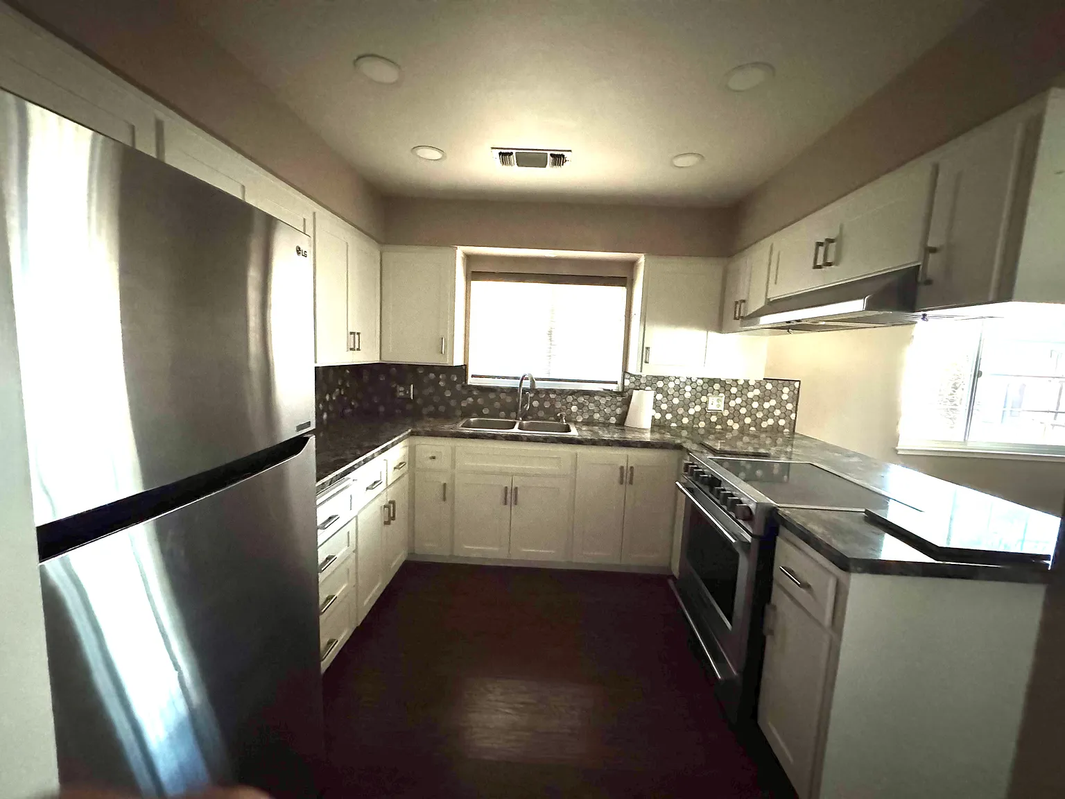 3 bed, 1470 sqft, $2,100 — Photo 3