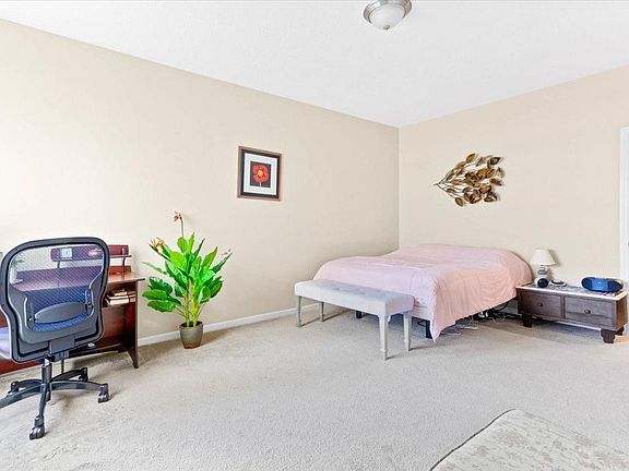 5th image of 224 Lake Cove Dr