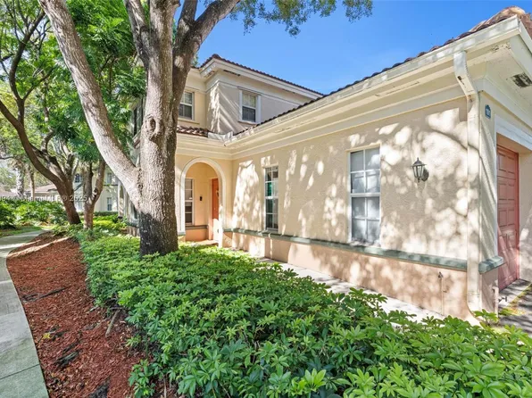 2474 Centergate Dr APT 101, Hollywood, FL 33025