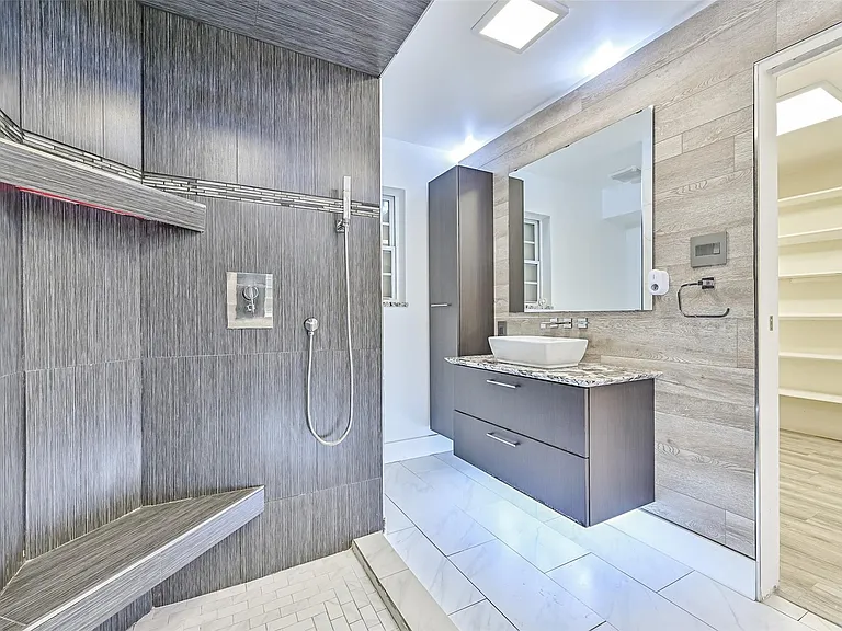 9322 Petersham Dr — Photo 12