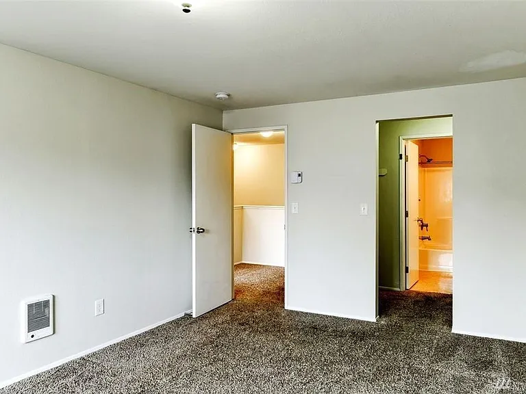 320 35th St SE — Photo 6