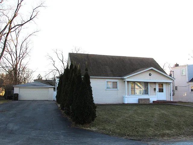 205 Winters Dr photo 1