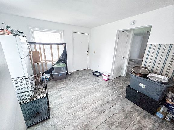 5th image of 26 Hertel St