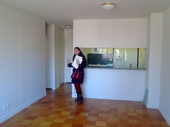 4th image of 320 E 46th St APT 24C