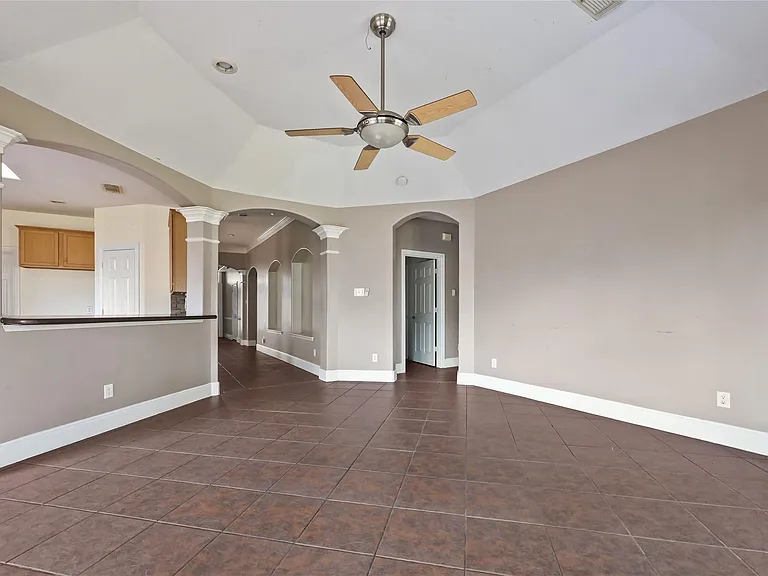511 Nadia Way — Photo 5