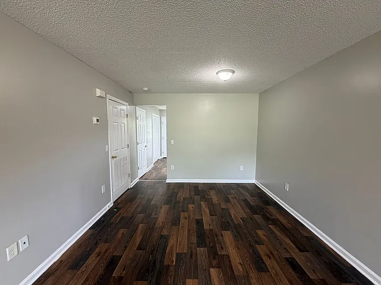 427 E Main St — Photo 3
