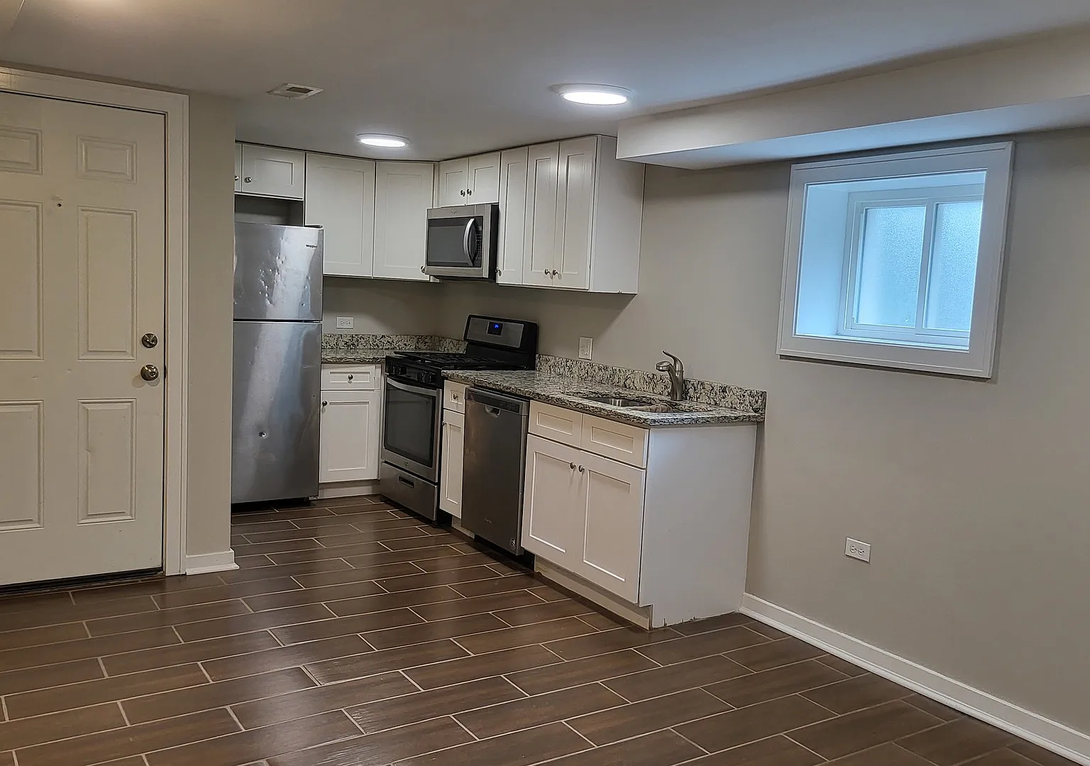 2 bed, 600 sqft, $1,595 — Photo 2