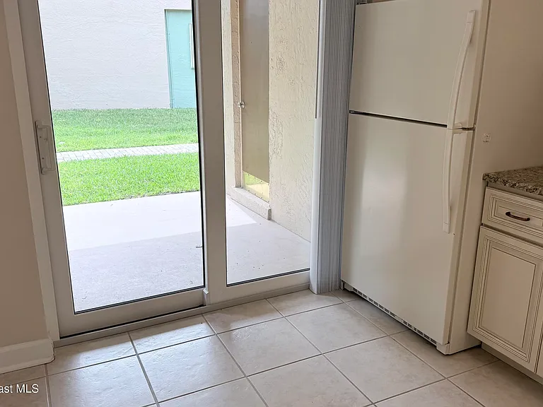1145 N Shannon Ave #9 — Photo 8