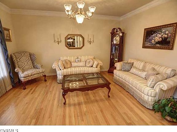 5th image of 6118 Shady Woods Ln