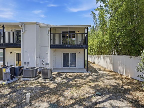 4th image of 3801 N Oak Dr #72