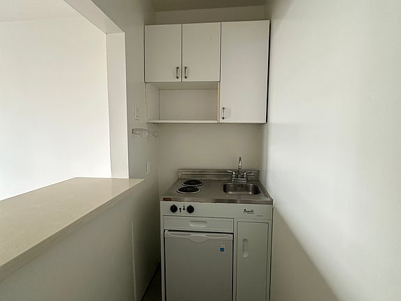 4th image of 1530 Granville Ave APT 4