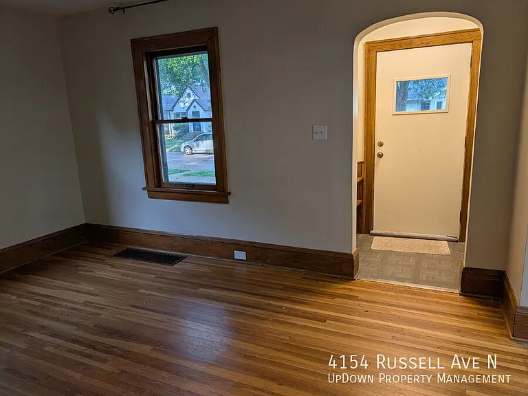 4154 Russell Ave N — Photo 8